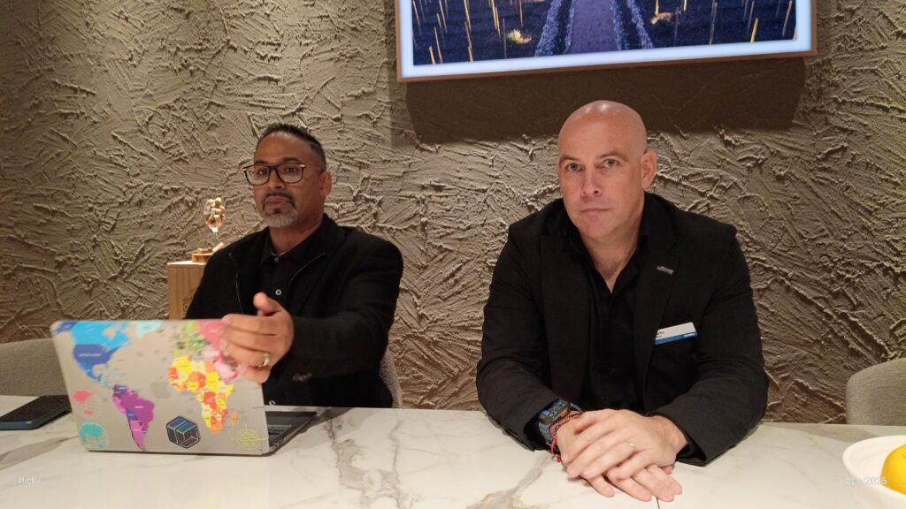 Jason De Souza y Martín Gasulla hablan con los periodistas